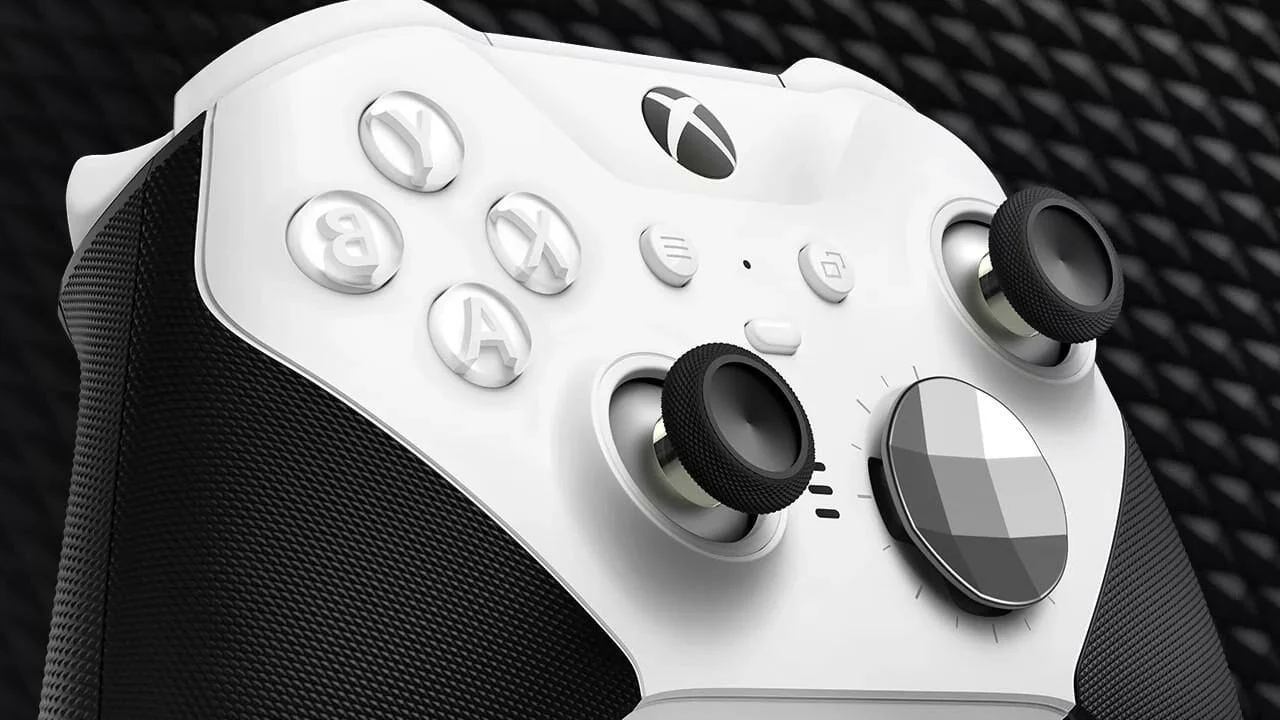 Xbox kündigt günstigeren Elite 2 Core Controller an Titel